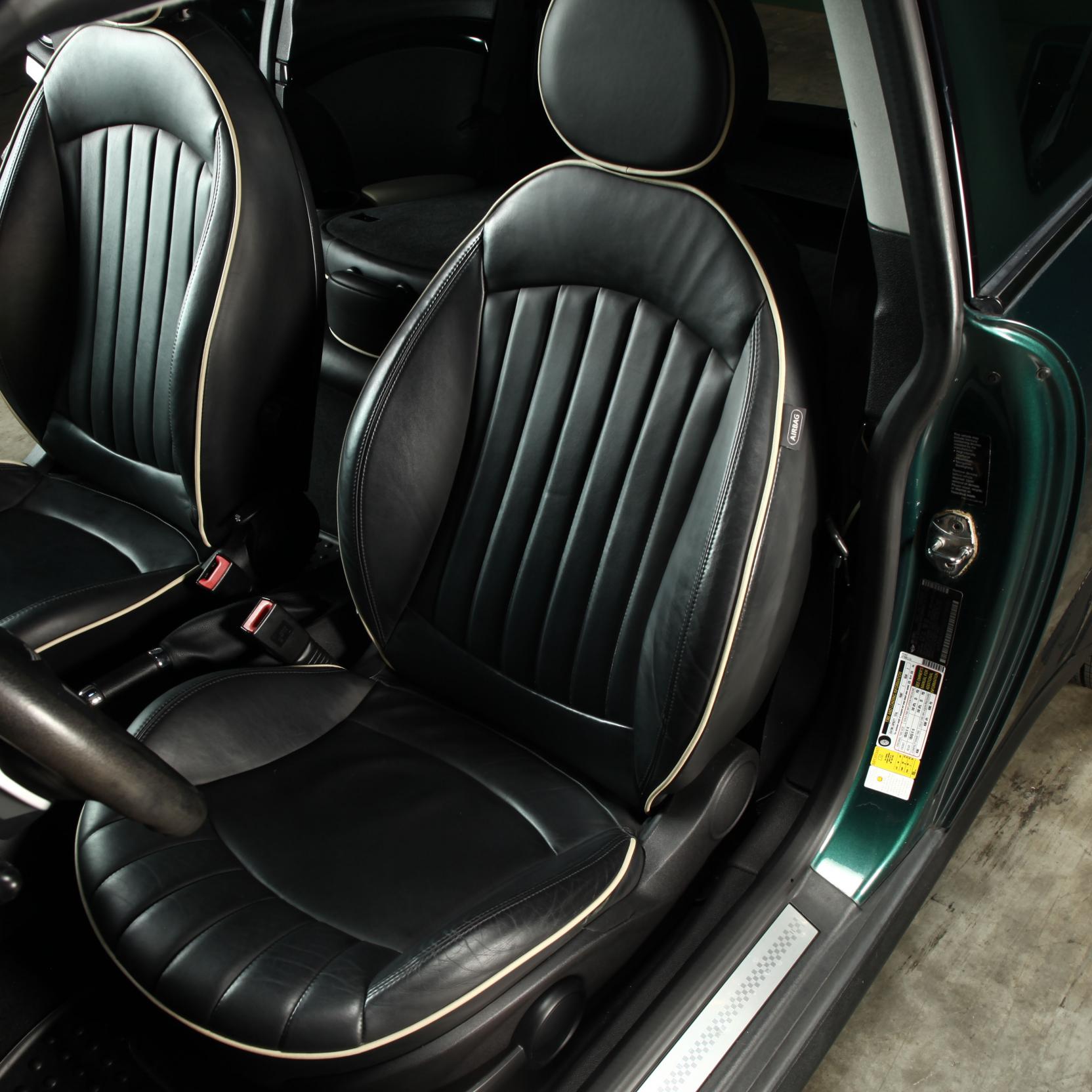 2008 / 58 MINI COOPER IN BLACK WITH FULL LOUNGE LEATHER - Mrs MINI