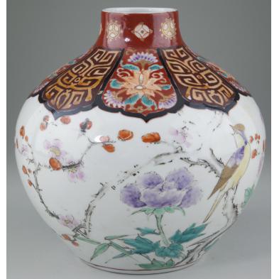 japanese-arita-porcelain-vase