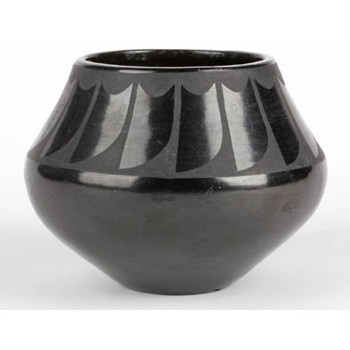 martinez-blackware-vase
