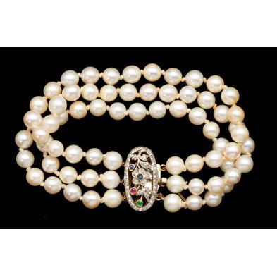 pearl-bracelet-with-antique-gemstone-clasp