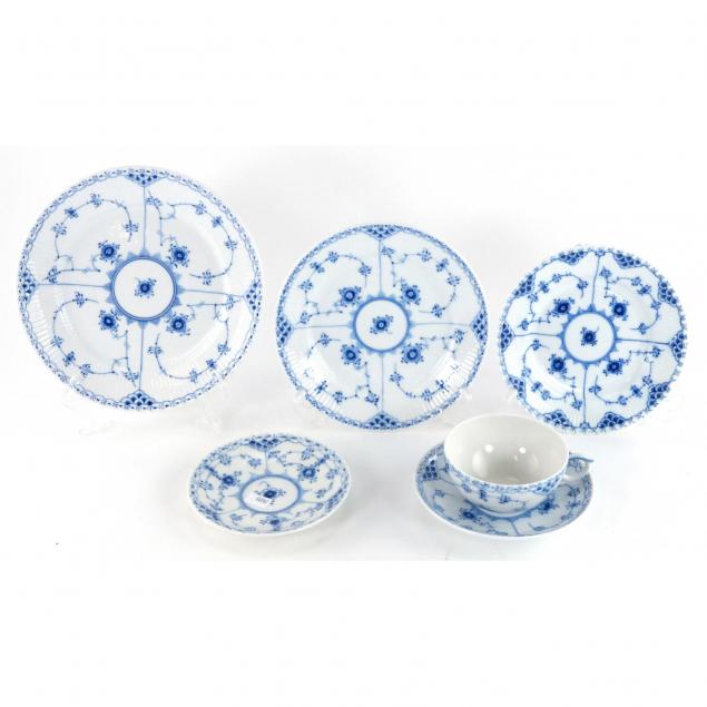 royal-copenhagen-blue-onion-tea-set