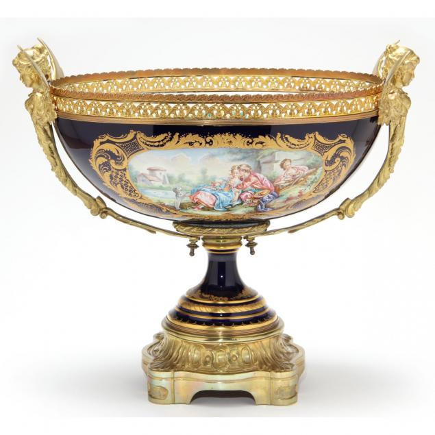 a-french-serves-style-banquet-urn