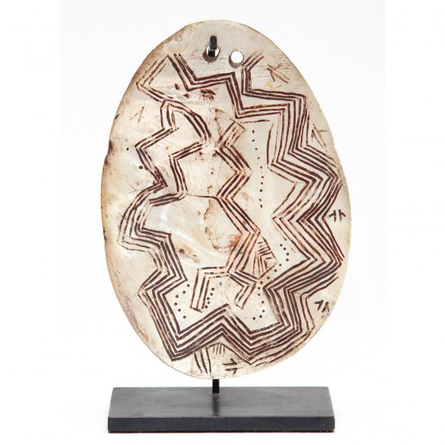 australian-aborigine-pectoral-carving-on-a-marine-shell