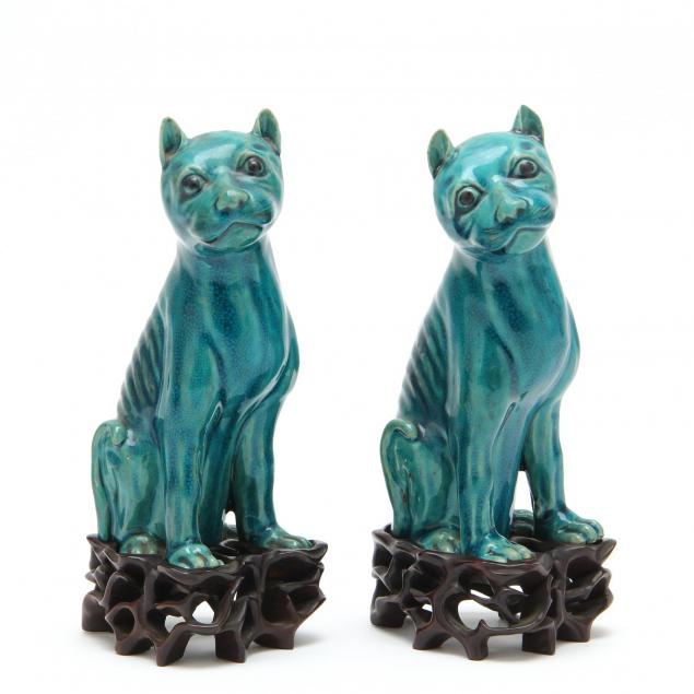 pair-of-chinese-monochrome-turquoise-cats