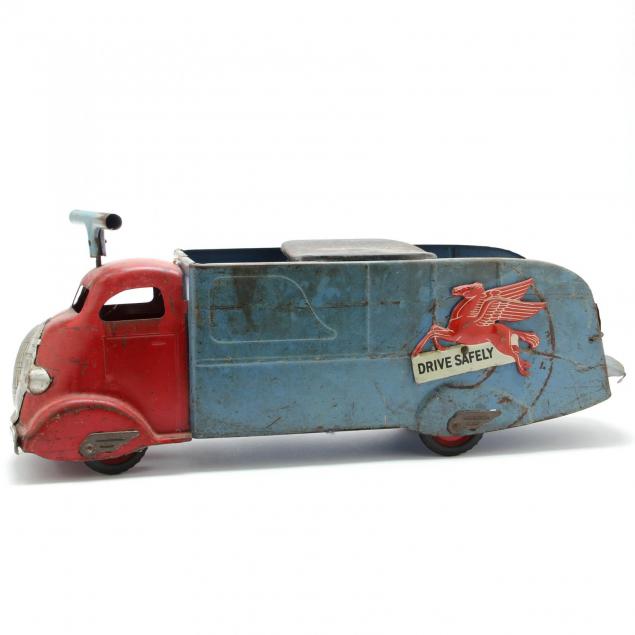 vintage-mobil-oil-riding-toy