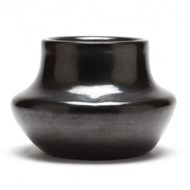 san-ildefonso-blackware-pot-by-carlos-sunrise-dunlap