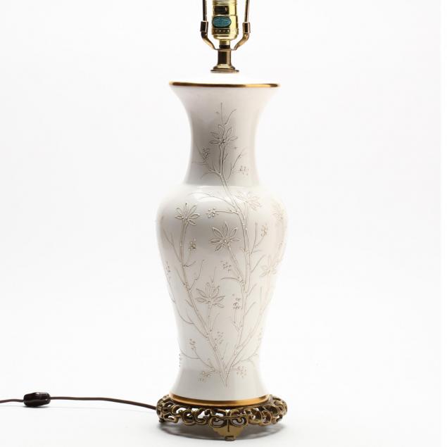 tyndale-blanc-de-chine-baluster-form-table-lamp