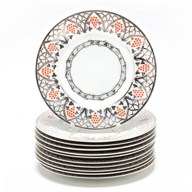 a-set-of-eleven-wedgwood-dinner-plates