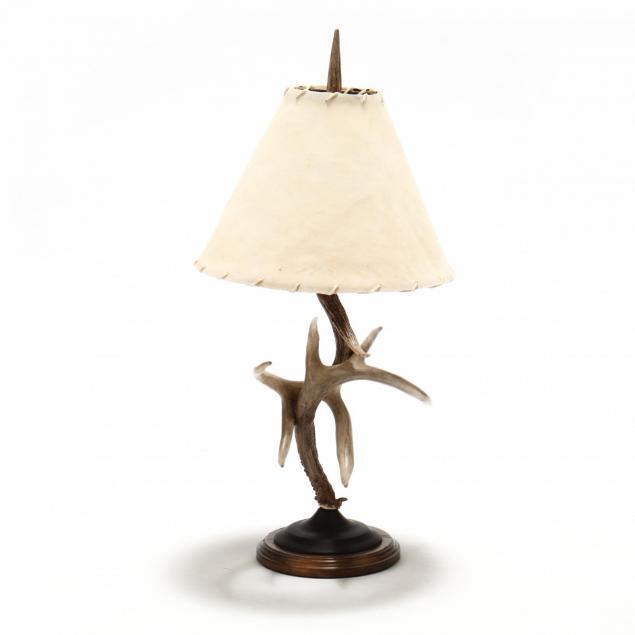 adirondack-style-antler-table-lamp