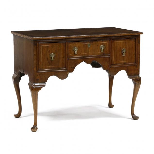 queen-anne-walnut-dressing-table