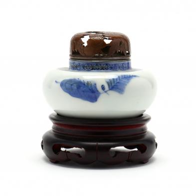 a-small-chinese-porcelain-blue-and-white-incense-burner