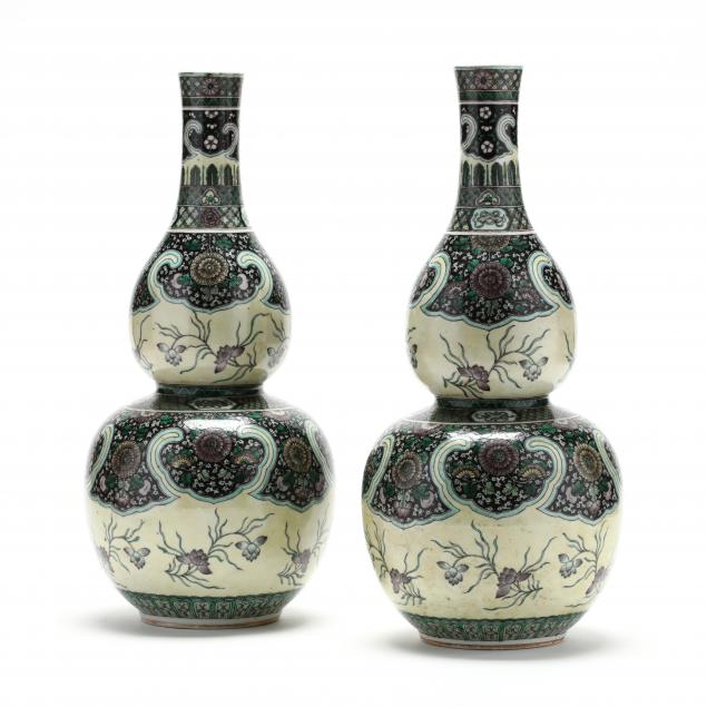 a-pair-of-chinese-porcelain-famille-verte-double-gourd-vases