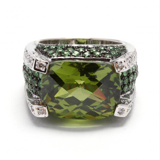 18kt-white-gold-green-garnet-and-diamond-ring
