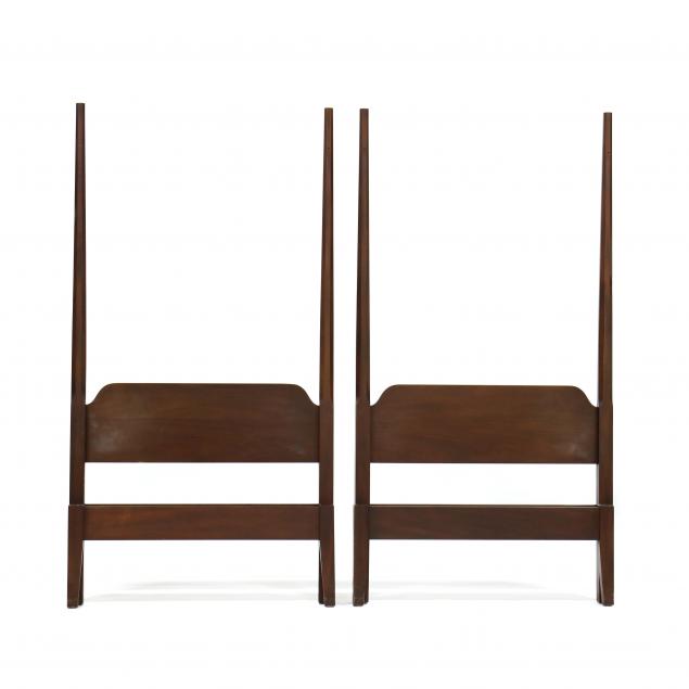 kittinger-williamsburg-adaptation-pair-of-twin-size-mahogany-beds-with-canopies