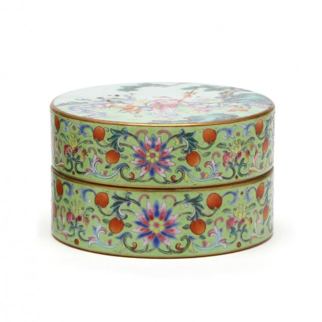 a-chinese-porcelain-food-container-with-cover