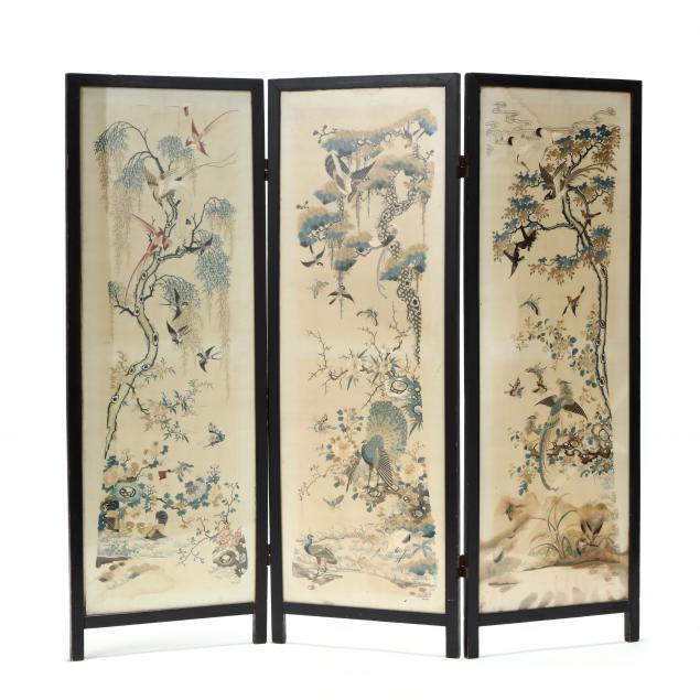 a-wooden-screen-with-chinese-silk-embroidered-panels