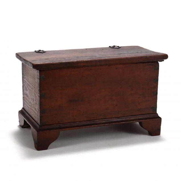 virginia-chippendale-miniature-blanket-chest