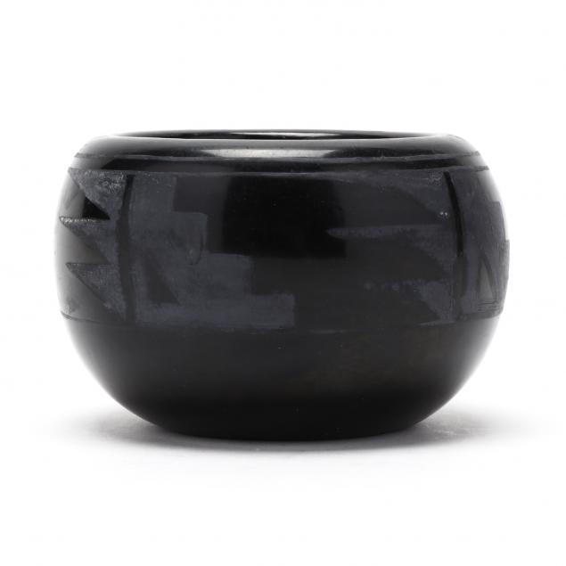 santa-clara-pueblo-blackware-bowl-ursulita-naranjo-1924-1988