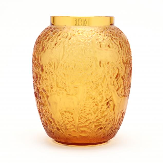 lalique-i-biches-i-glass-vase-in-amber