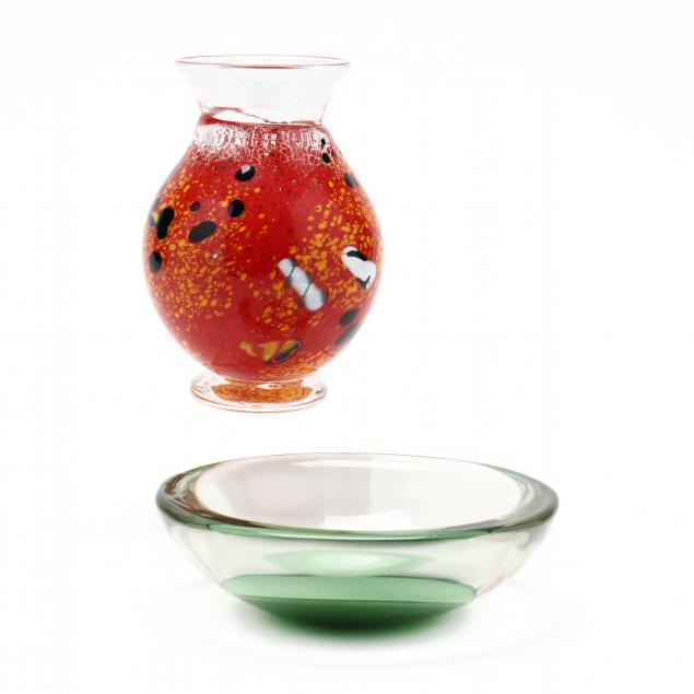 two-pieces-of-international-art-glass