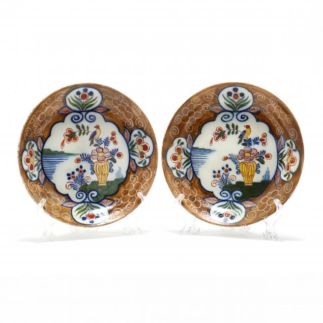 a-pair-of-dutch-delft-polychrome-plates-i-de-porseleine-fles-i