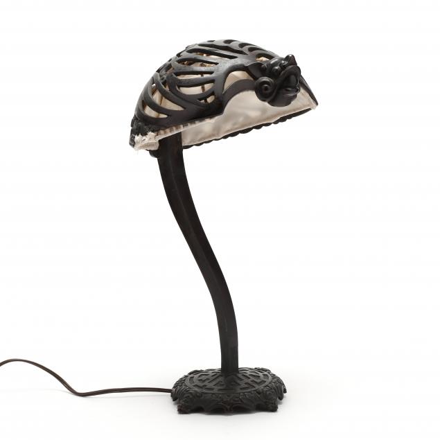 asian-bronze-bat-table-lamp