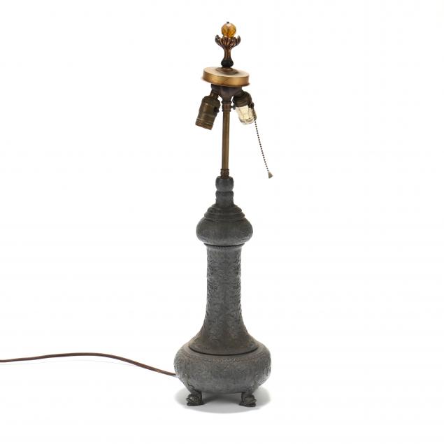 classical-style-cast-lead-table-lamp