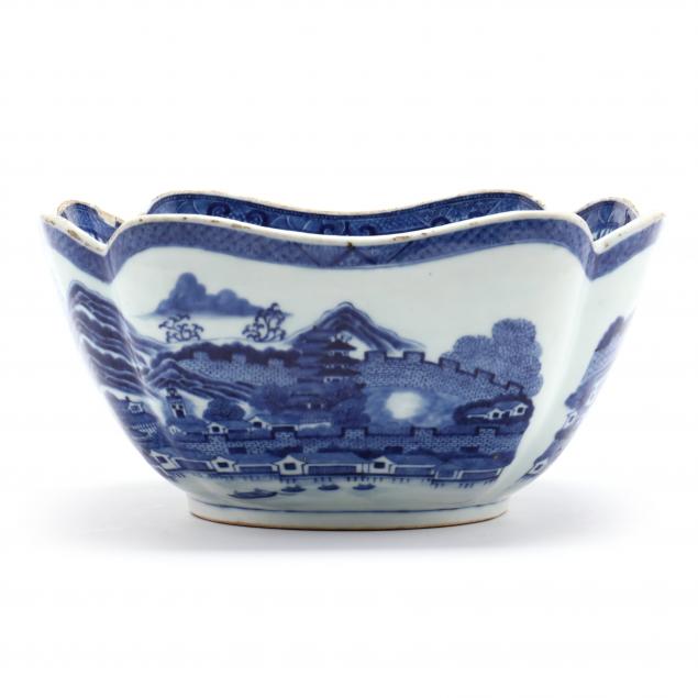 a-chinese-export-porcelain-canton-center-bowl