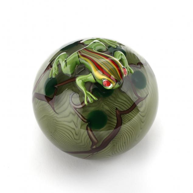 zellique-studios-figural-frog-glass-paperweight