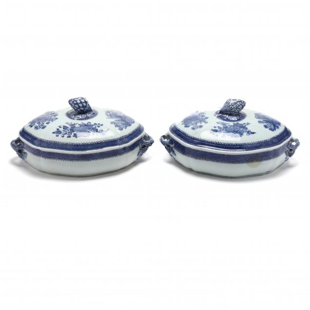 a-pair-of-chinese-export-blue-fitzhugh-pattern-covered-serving-dishes