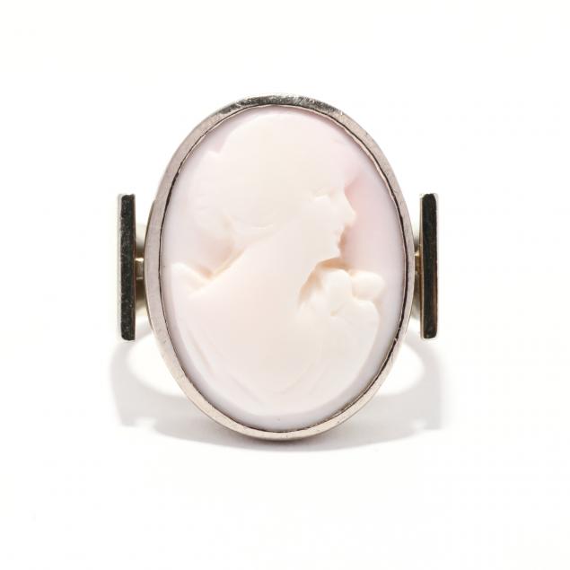 white-gold-cameo-ring
