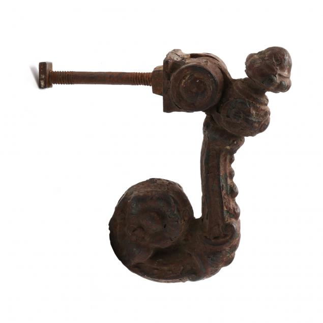 antique-continental-cast-iron-door-knocker