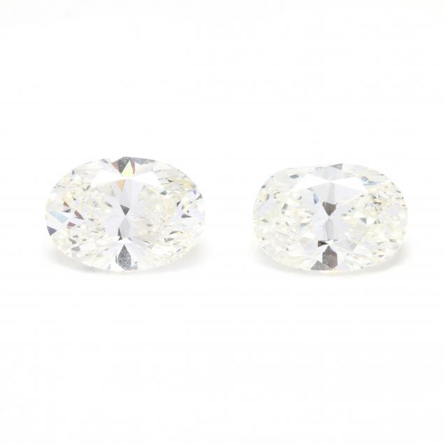 Two Loose Pear Cut Diamonds (Lot - )