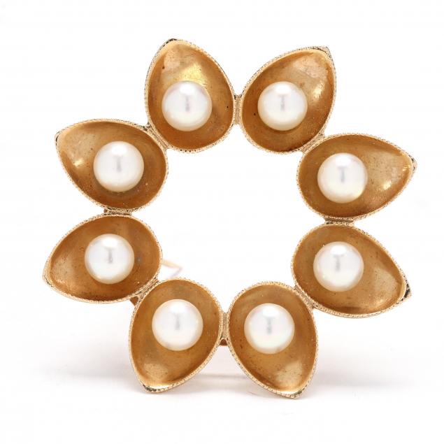 gold-and-pearl-wreath-brooch