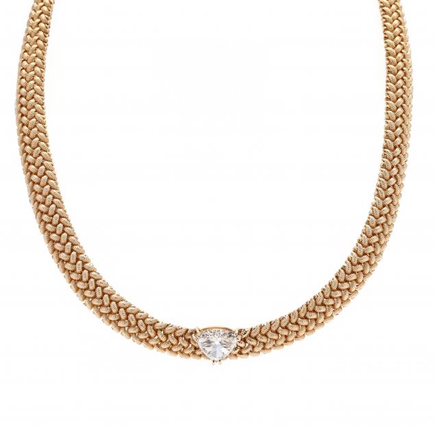 gold-and-diamond-necklace