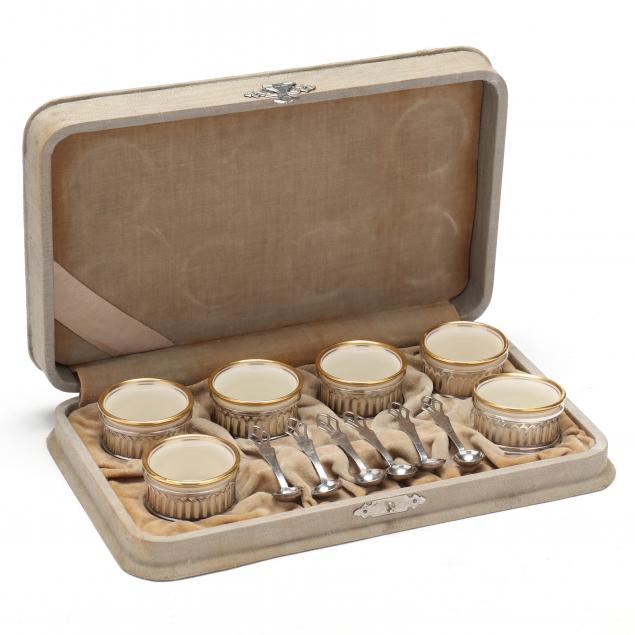 cased-set-of-wallace-sterling-silver-salt-cellars