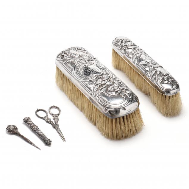 assortment-of-cased-silver-dressing-items