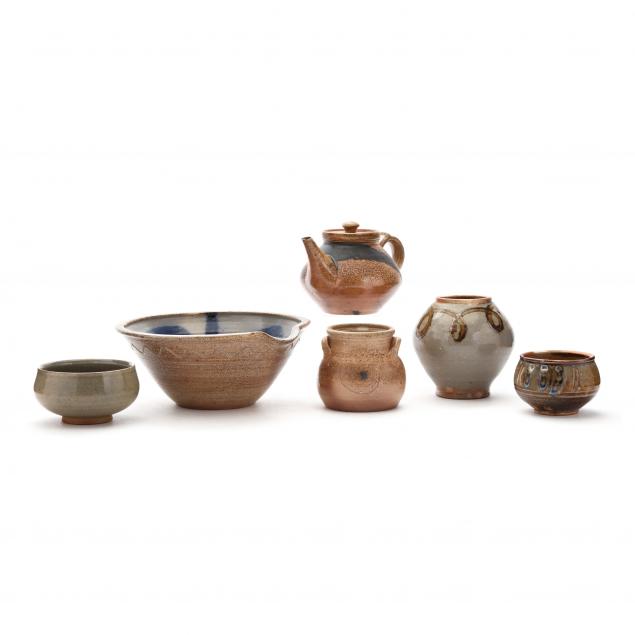 six-mark-hewitt-pottery-tableware-items