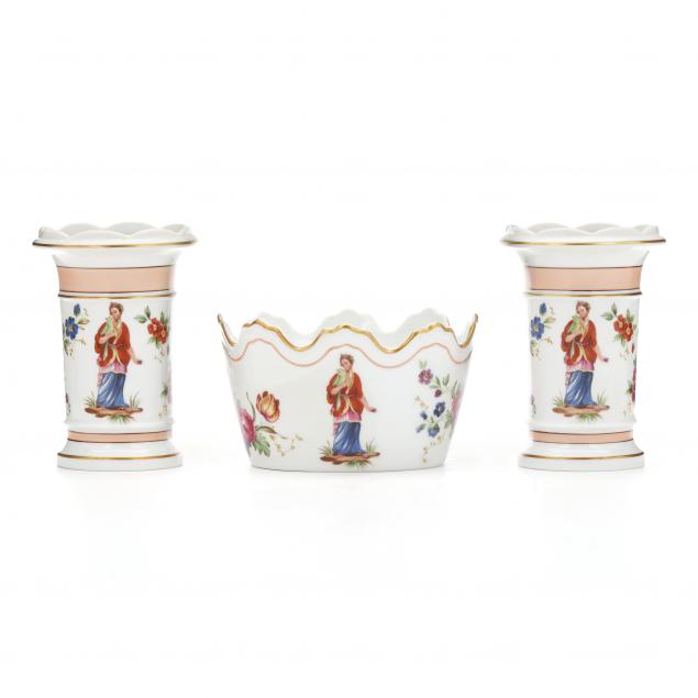 mottahedeh-porcelain-i-chinoiserie-i-monteith-cache-pot-and-pair-of-spill-vases