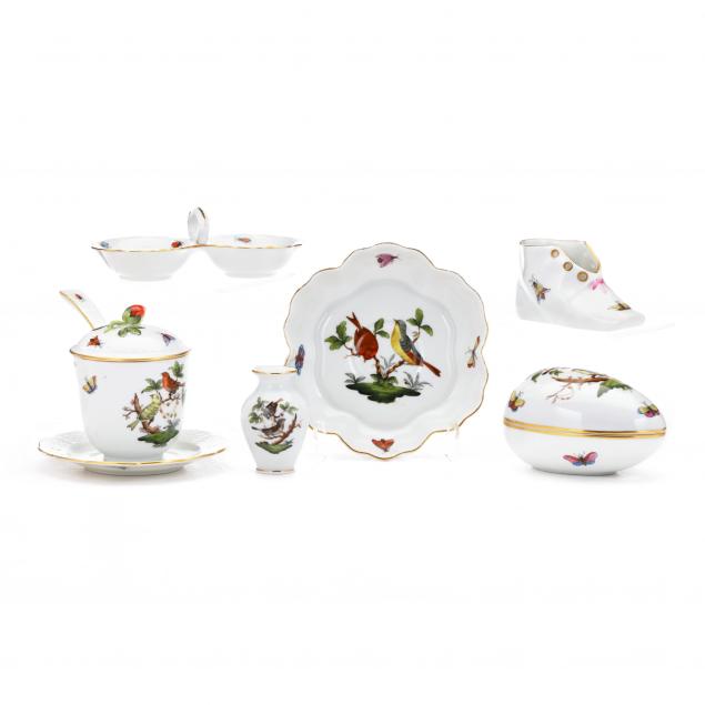 assortment-of-herend-porcelain-i-rothschild-bird-i-table-accessories