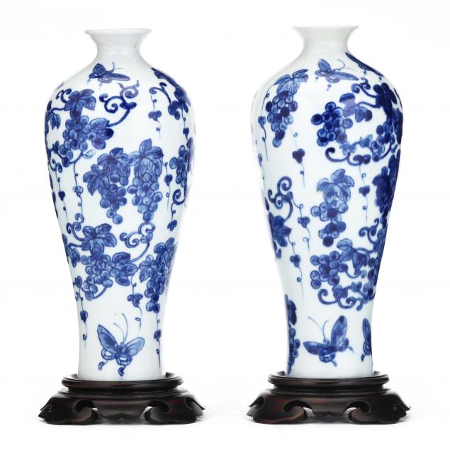 a-pair-of-chinese-export-porcelain-mantel-vases-with-grapevines