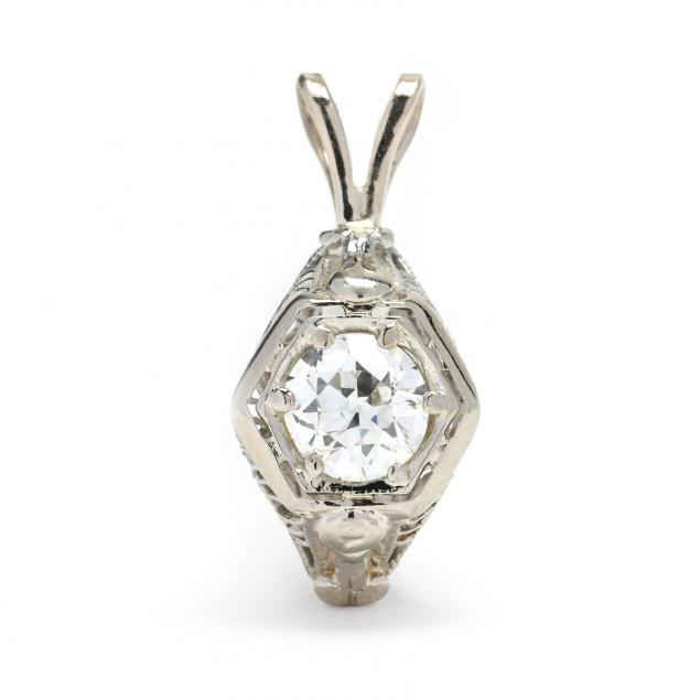 antique-platinum-and-diamond-pendant