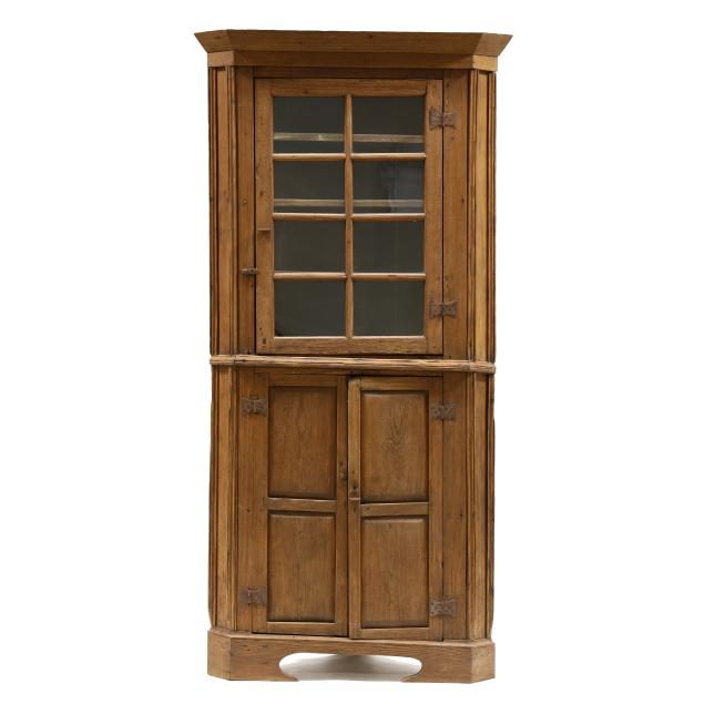 custom-north-carolina-chippendale-style-yellow-pine-corner-cabinet