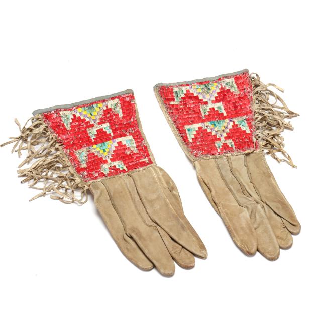 a-quilled-pair-of-native-american-gauntlets-likely-wisconsin-origin