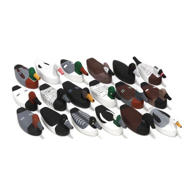 roy-willis-nc-1932-2012-variety-of-eighteen-miniature-decoys