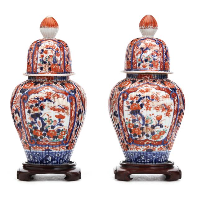 a-pair-of-japanese-imari-jars-with-covers