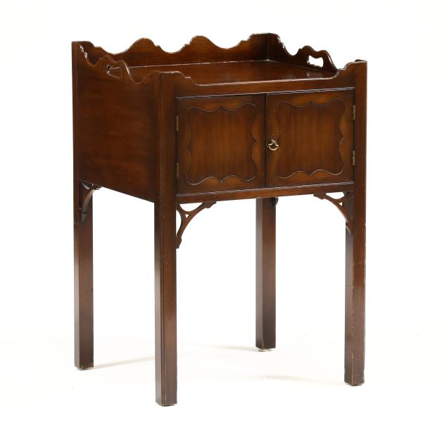 kittinger-colonial-williamsburg-reproduction-mahogany-pot-cabinet