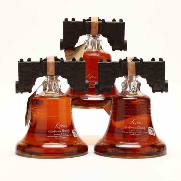 lejon-brandy-in-bicentennial-liberty-bell-decanters