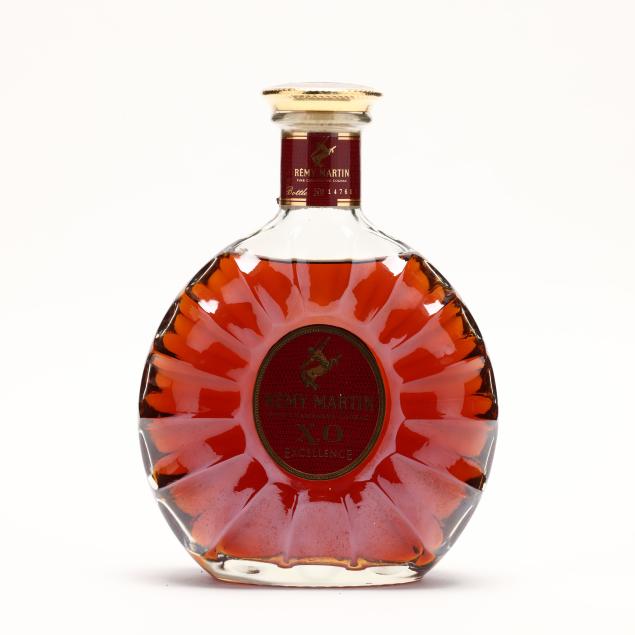 remy-martin-x-o-excellence-cognac-in-glass-decanter