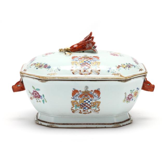 a-chinese-export-armorial-tureen-and-cover-with-coat-of-arms-of-clerke